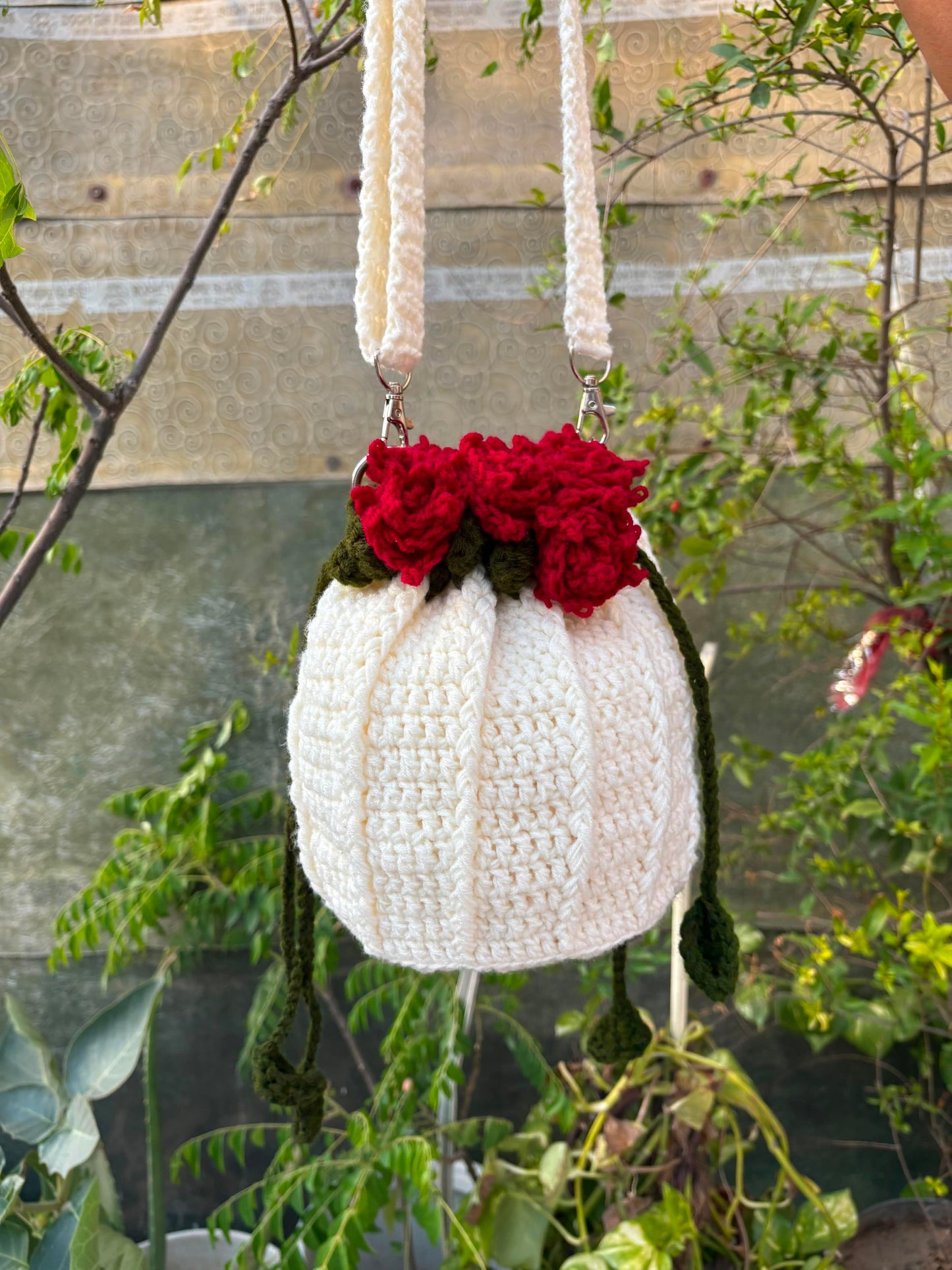 Red Rose potli with off white base