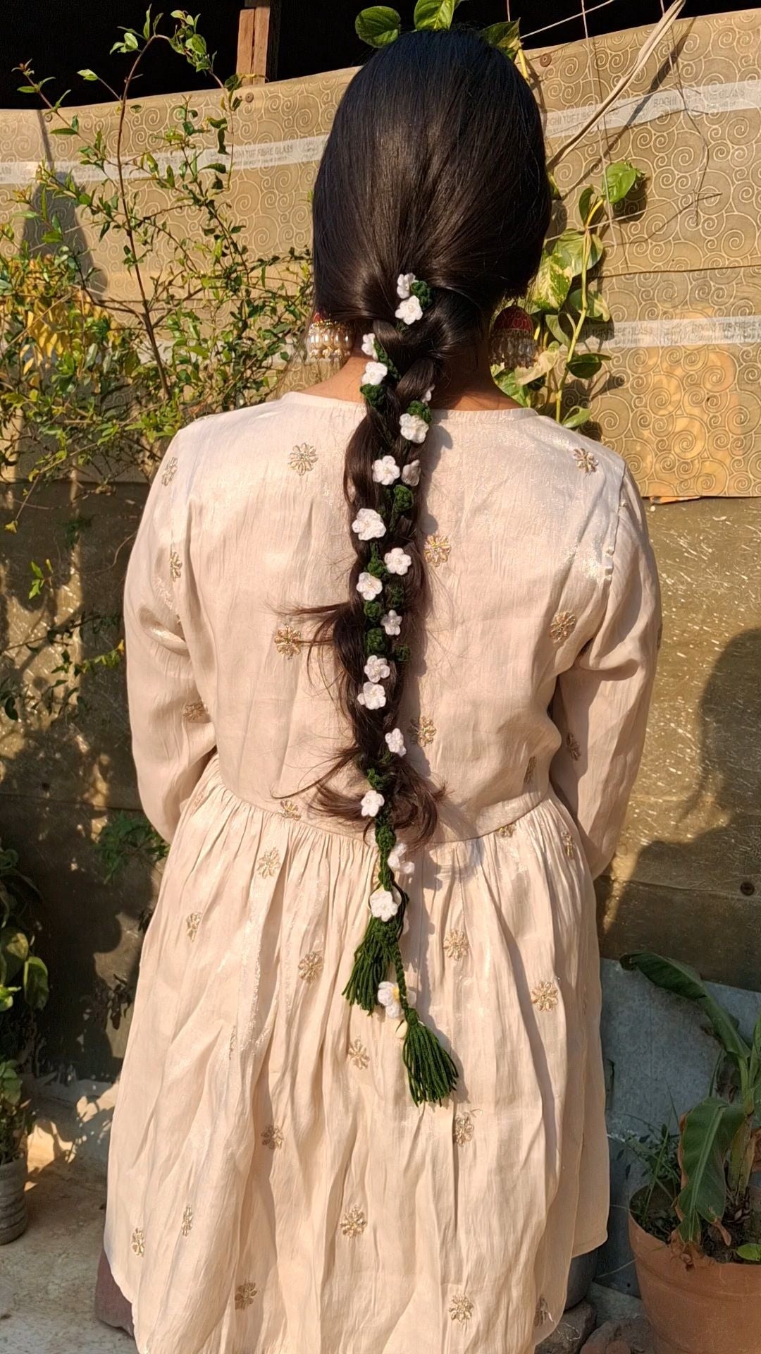 White daisy hair parandi