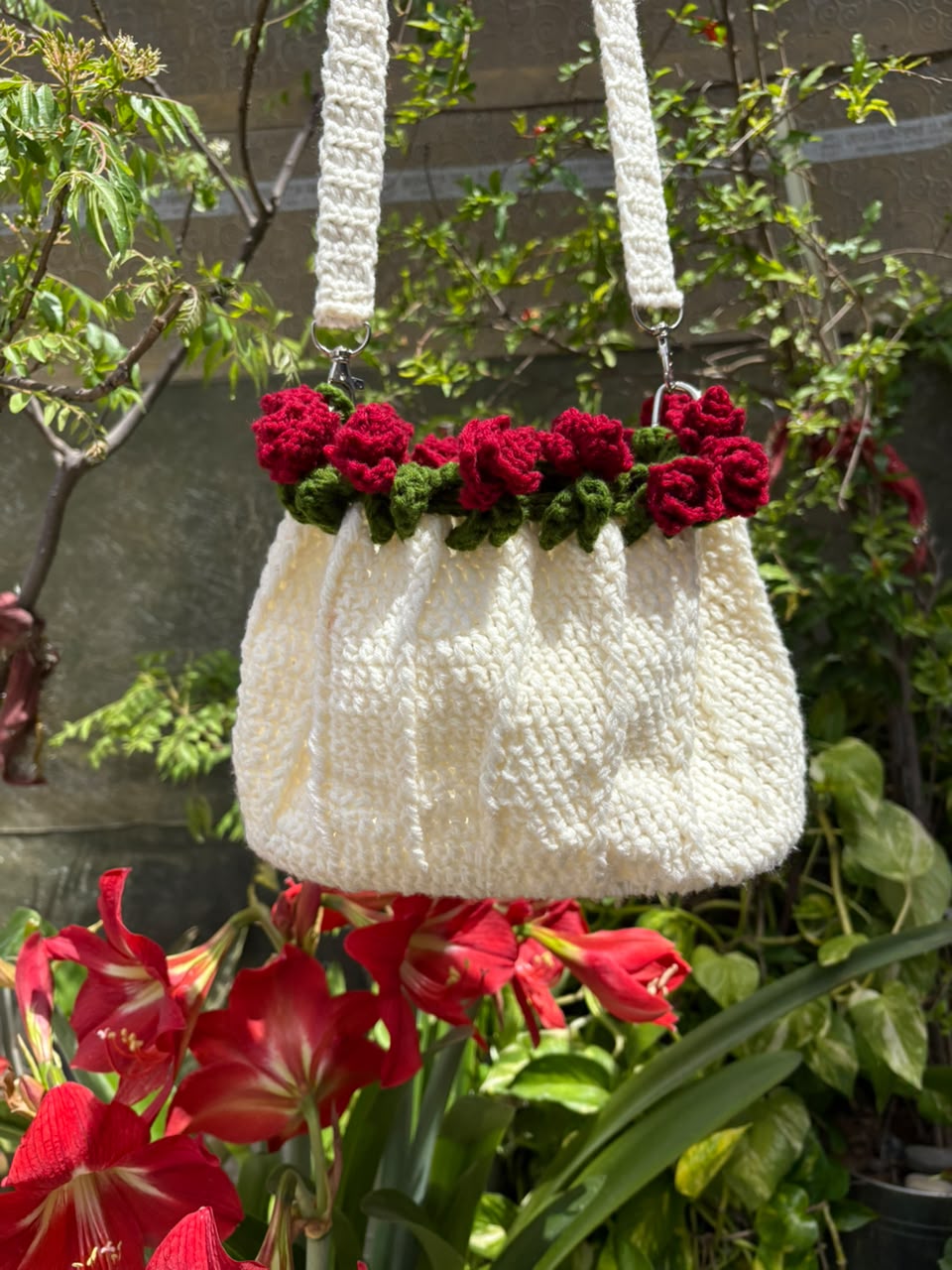 Rose bag white with leather base