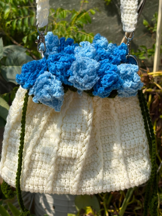 Blue rose bag white with leather base