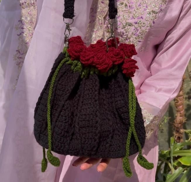 Rose bag black with leather base