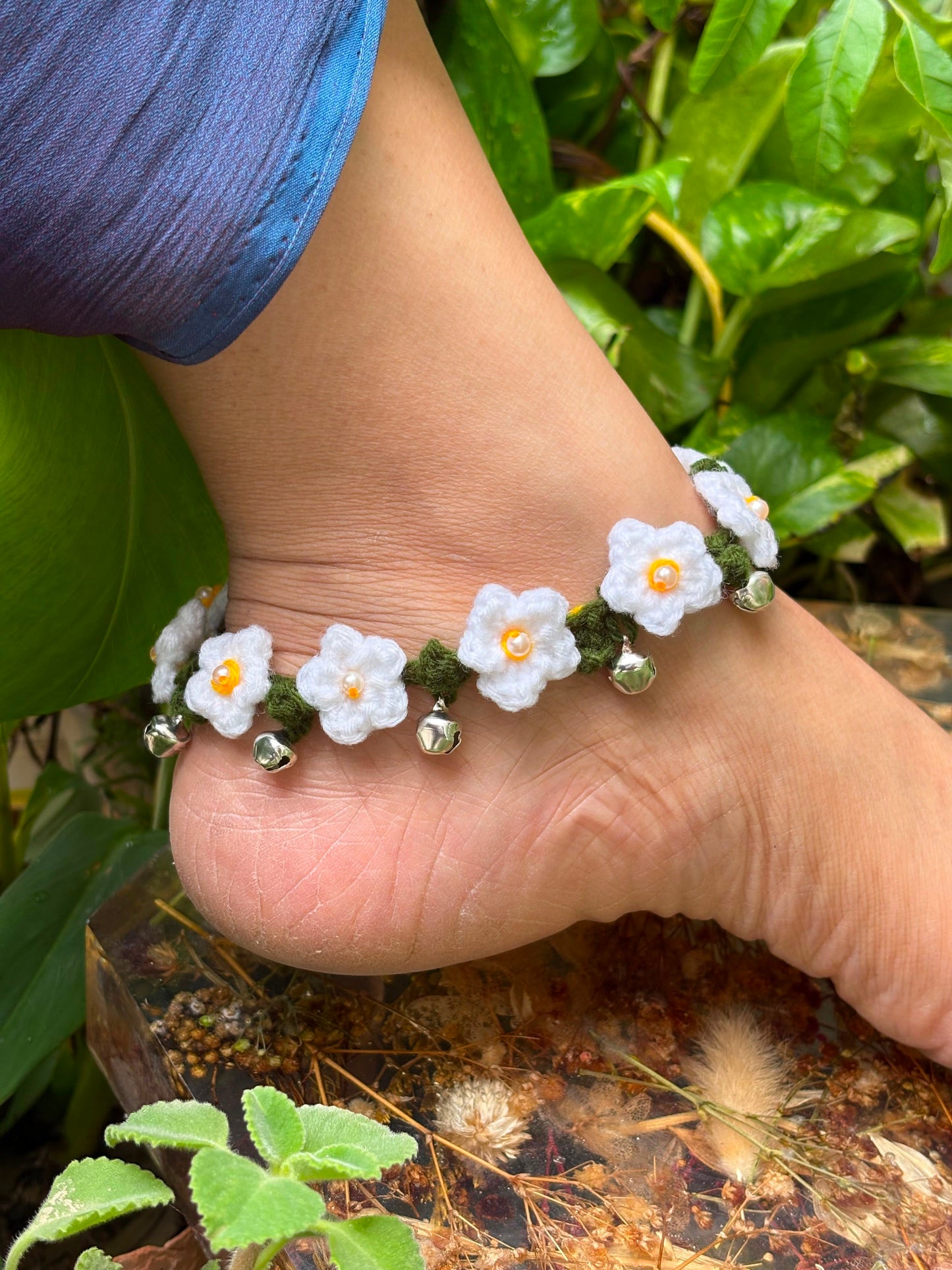 White Daisy Anklet - single