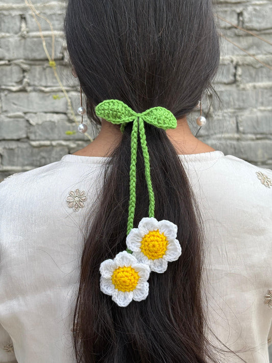 white daisy hair tie