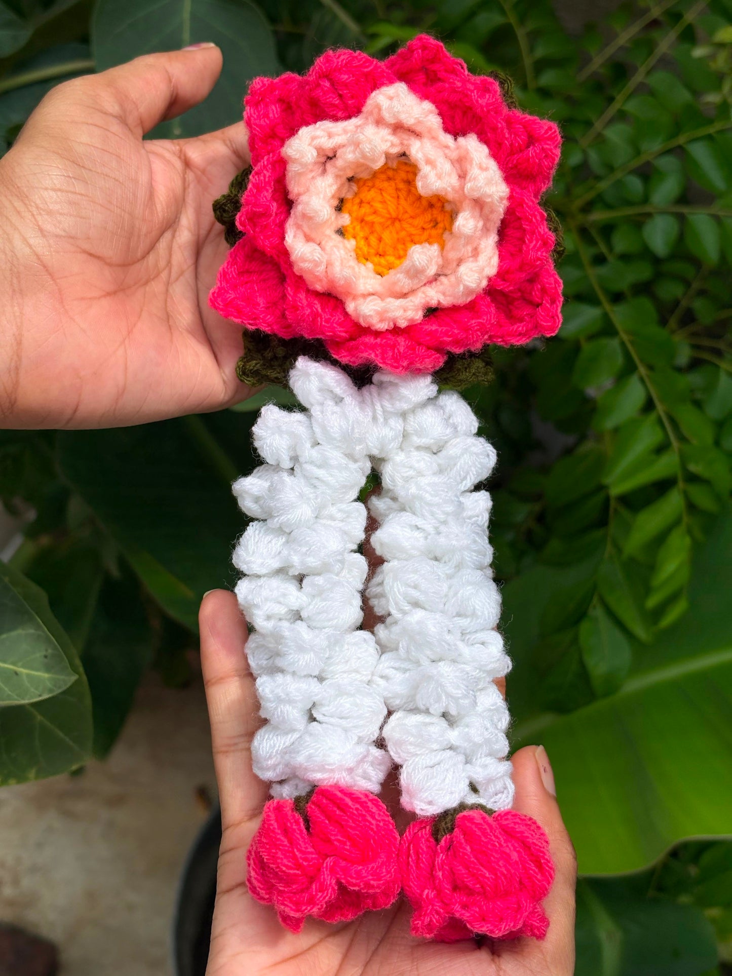 Lotus gajra with lotus ends