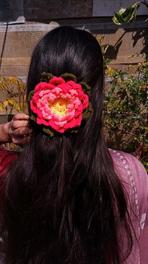 Elegant lotus hair clip